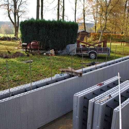 Bloc coffrant isolant et pierres reconstituées - Boldas